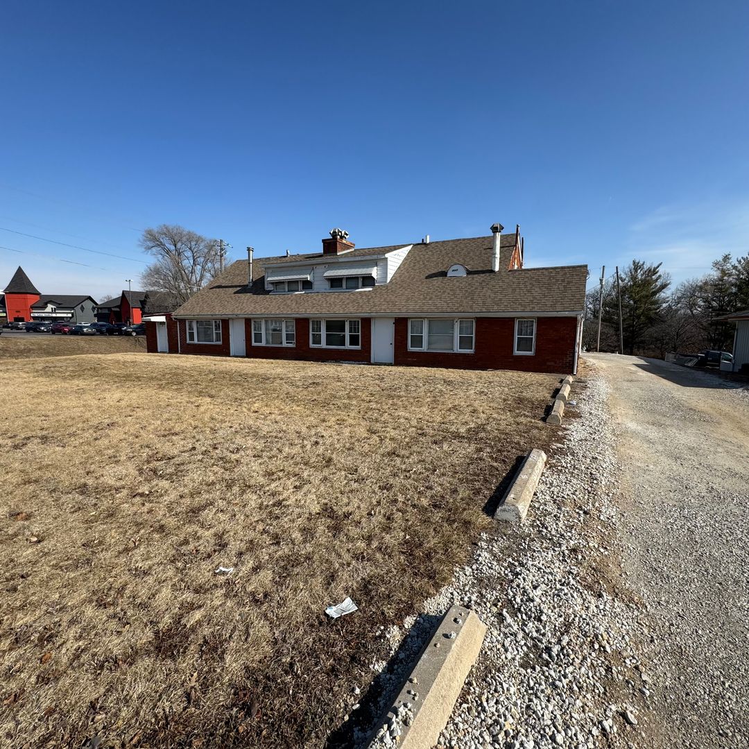 Davenport Apartment: 4647 Brady Street  #2