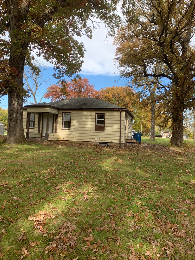 LeClaire House: 3315 Valley Dr