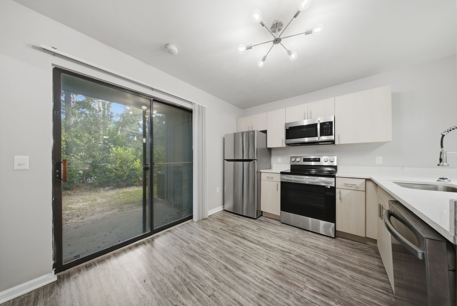 Dior Apartments, LLC 5 of 14