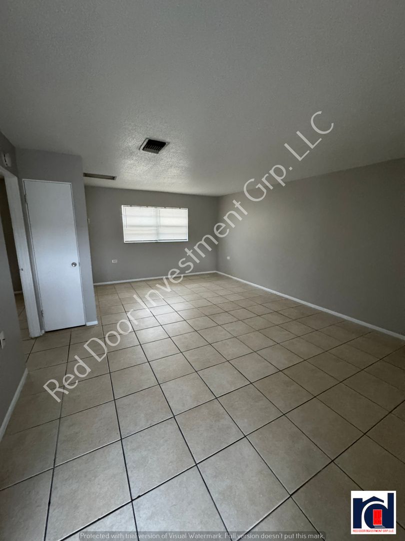 St Cloud Apartment: 1007 Florida Avenue