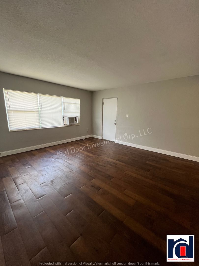 Cocoa Apartment: 650 Dixon Blvd