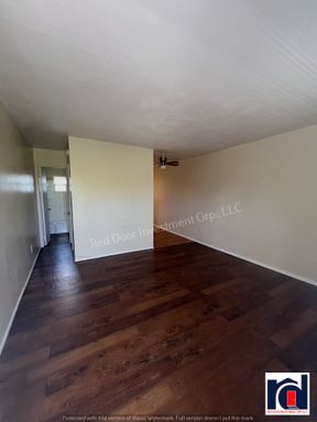 SEPTEMBER MOVE IN SPECIAL! Studio Apartment~Ready for Move In!