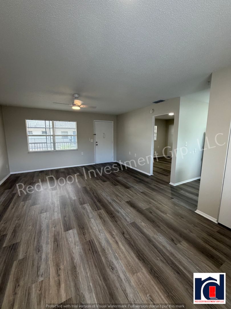 St Cloud Apartment: 1007 Florida Avenue