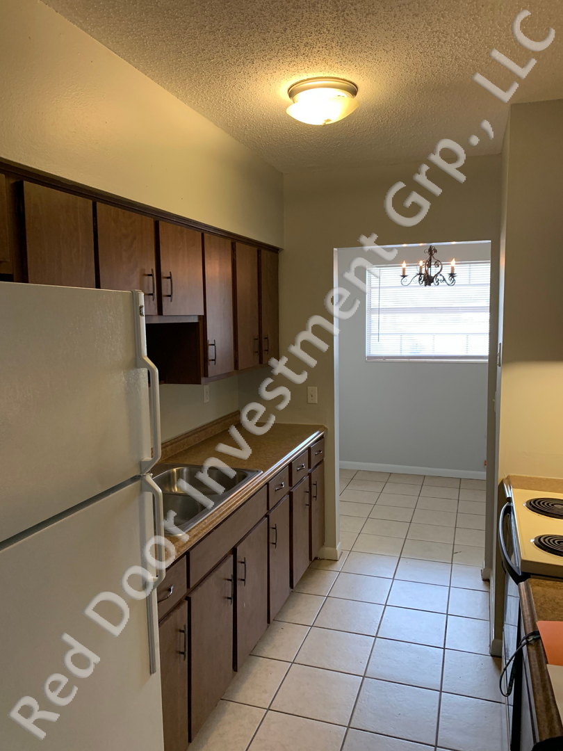 Leesburg Condo: 706 West Dixie Avenue
