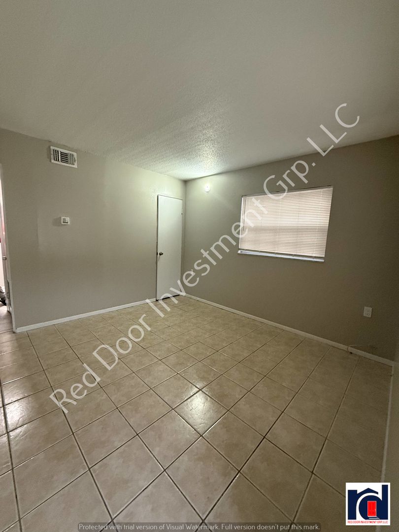 St Cloud Apartment: 1007 Florida Avenue