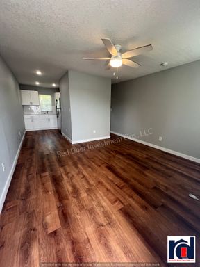 ***SEPTEMBER Move In Special*** Newly Renovated Cozy Studio with Full Kitchen! ~Under New Management