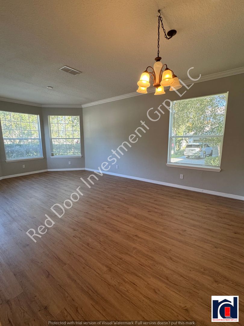 Apopka House: 559 Hiawatha Palm Place