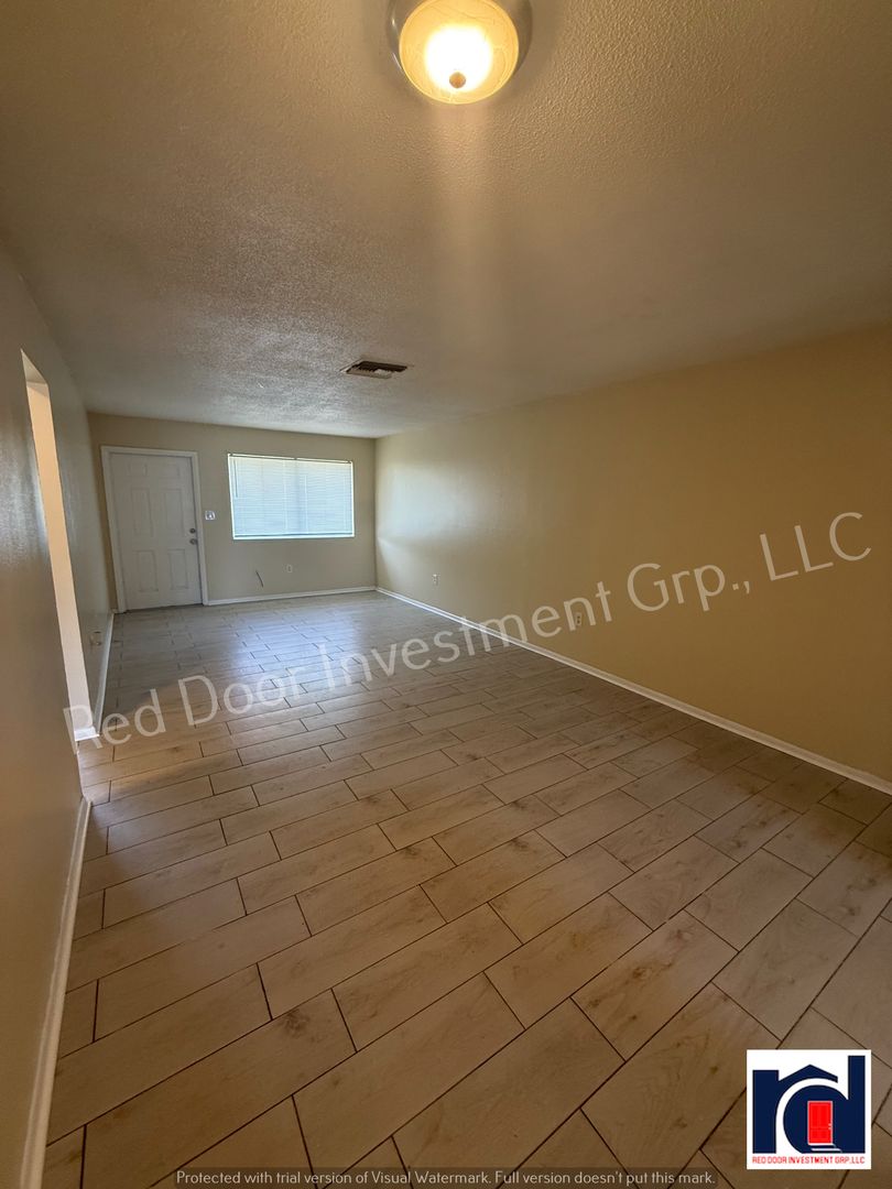 Deland Apartment: 2744 Botts Landing Road