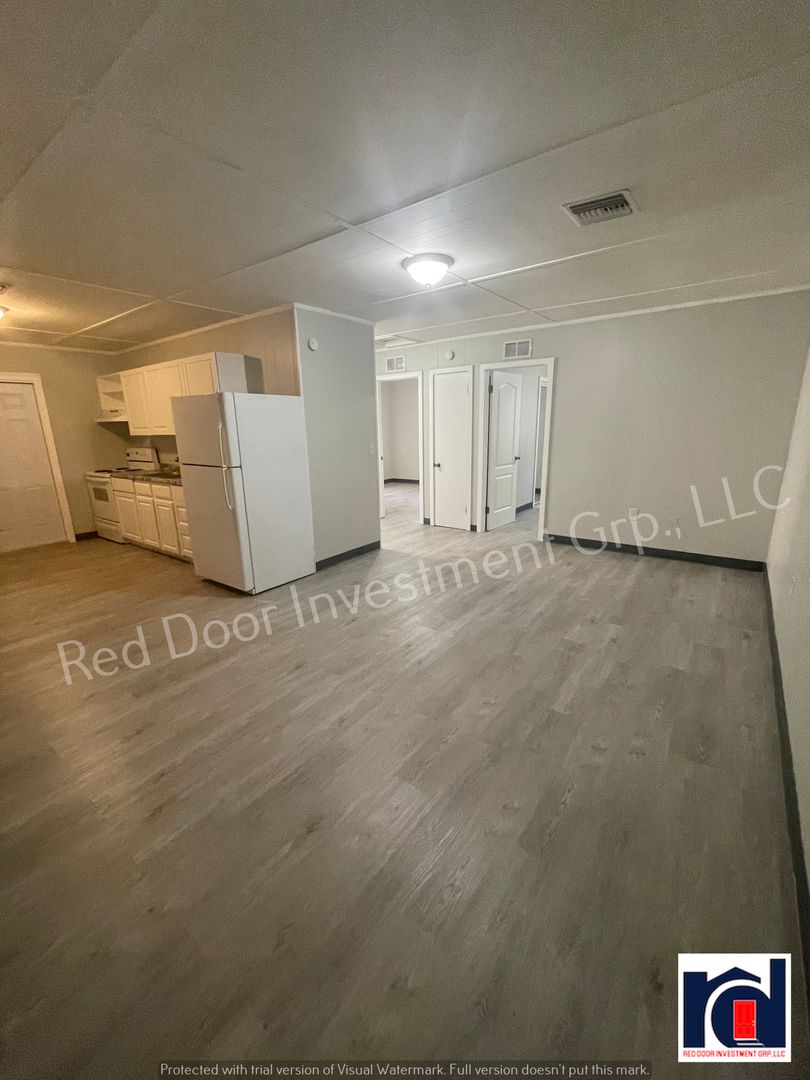 Leesburg Apartment: 804 - 822 Douglas Street