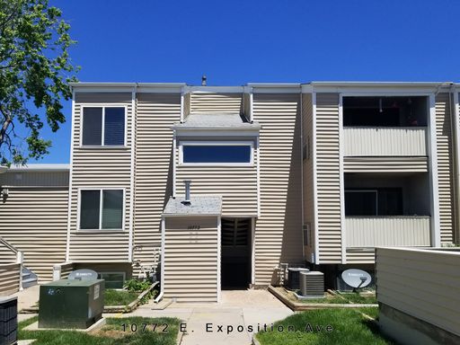 * 2 bed, 1 bath, Cherry Creek schools, Great location off Havana and Exposition with balcony and washer/dryer in complex – photo 1