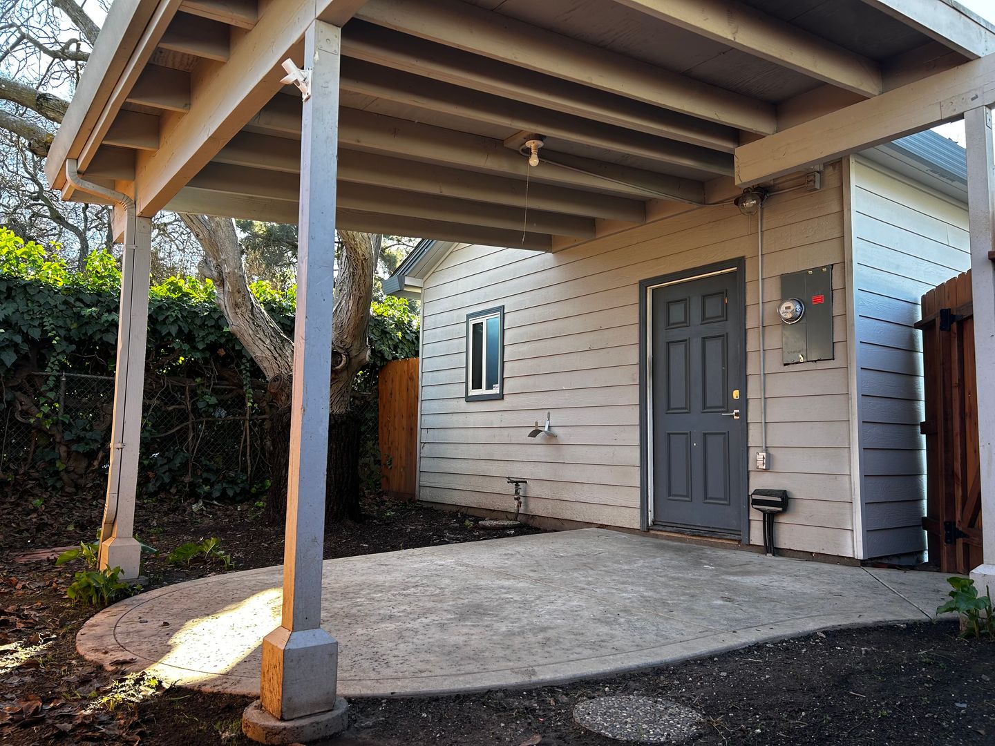 Stockton House: 1308 1/2 West Rivara Rd