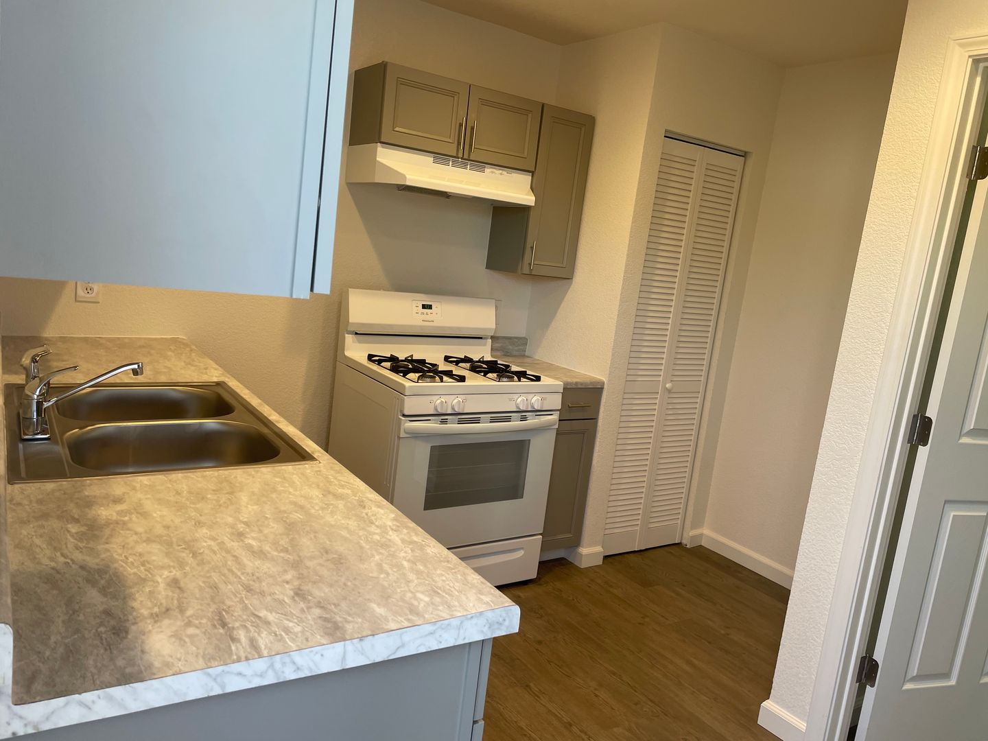 Lodi Apartment: 511 - 517 E Pine St