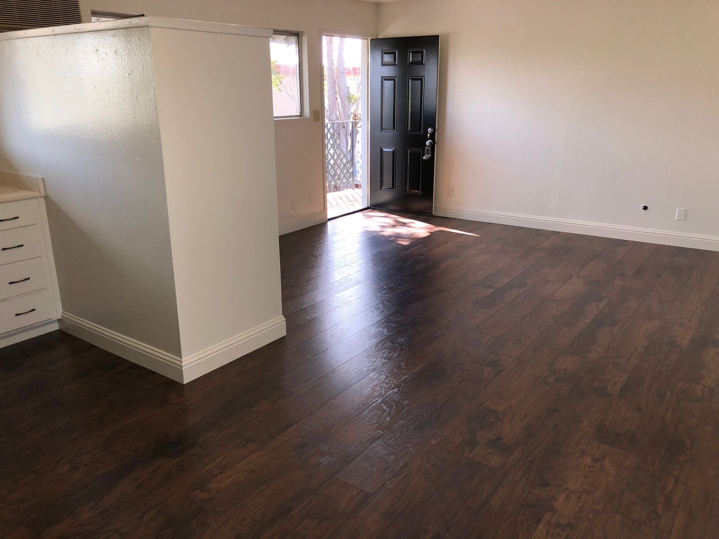 Lodi Apartment: 417 E Locust St