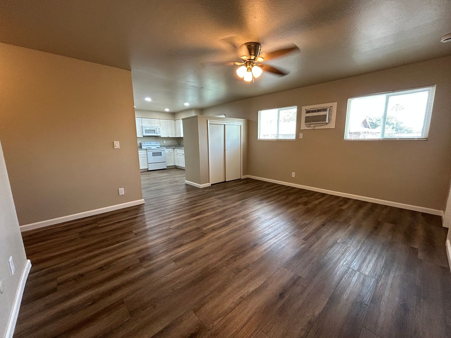 Lodi Apartment: 417 E Locust St