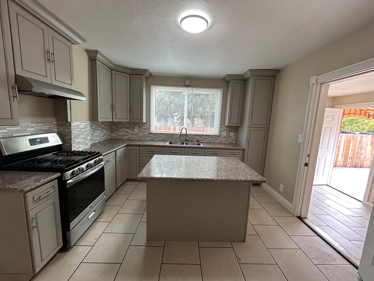 Lodi House: 727 S Sacramento St