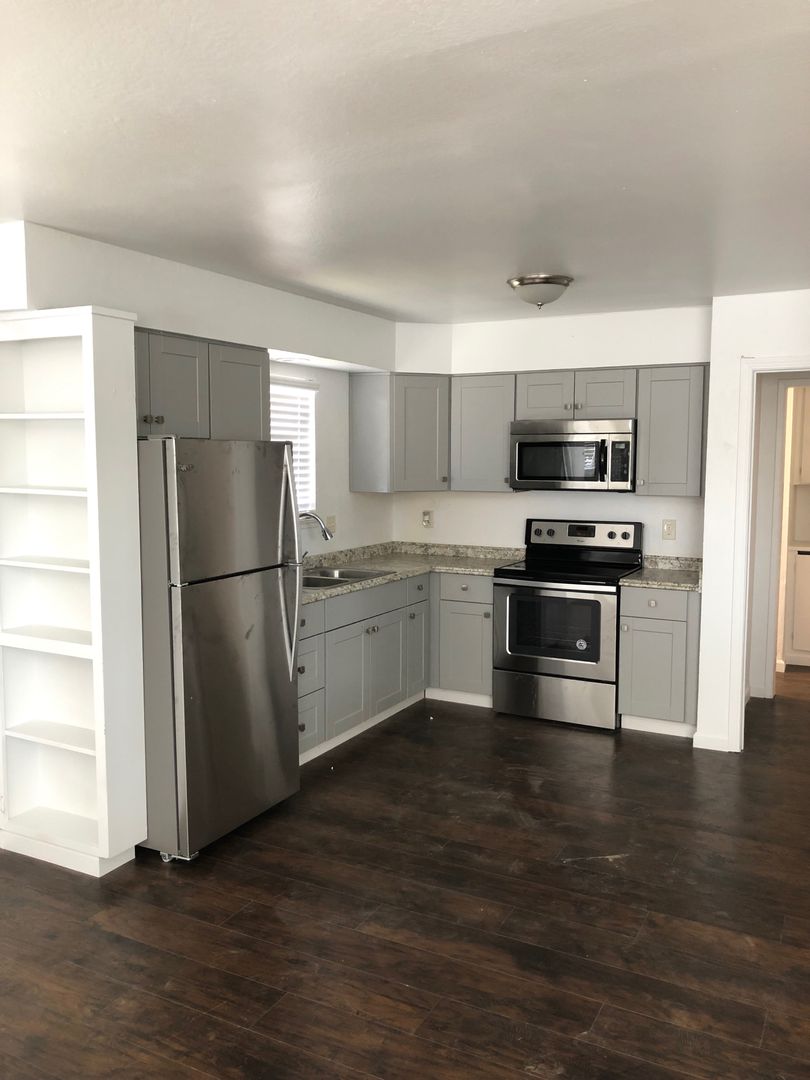 Lodi Apartment: 417 E Locust St