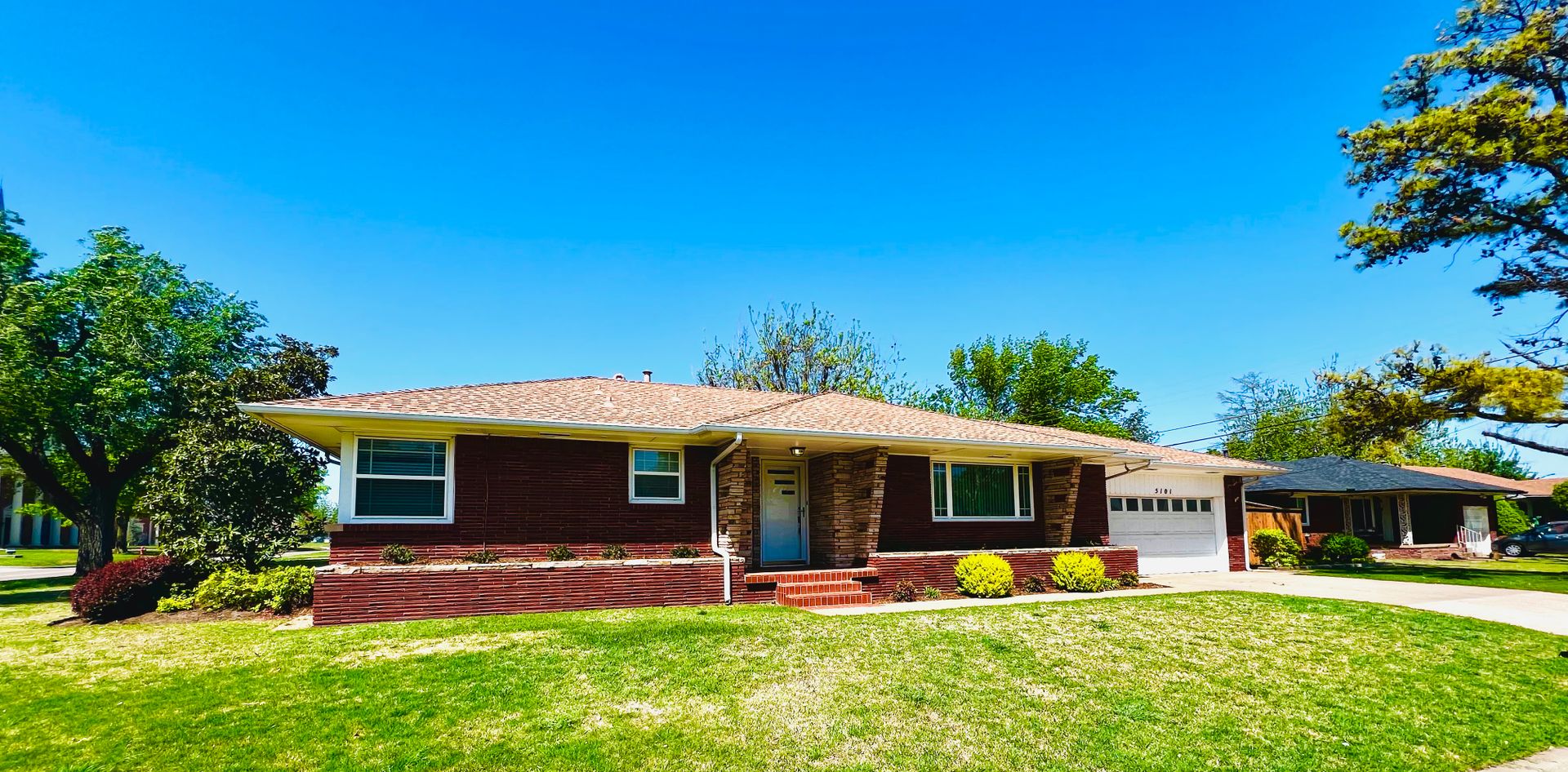 Beautifully, Corner-Lot 3BD 2BA Home in Belle Isle Area!!