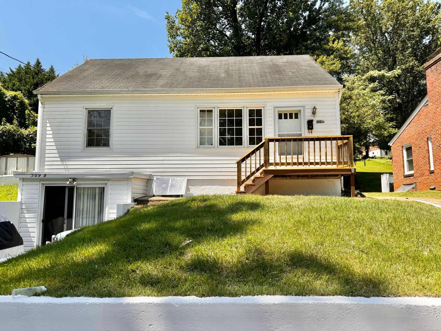 Charlottesville Apartment: 509 Valley Rd.
