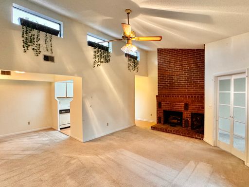 2 Bedroom/2 Bath Condo near shopping with den, community Pool and more! – photo 1