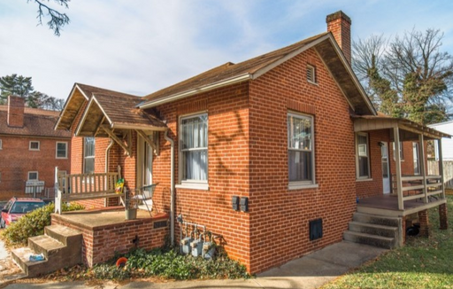 Walk to Scott Stadium & Grounds from this Charming c.1930's Apartment – photo 1