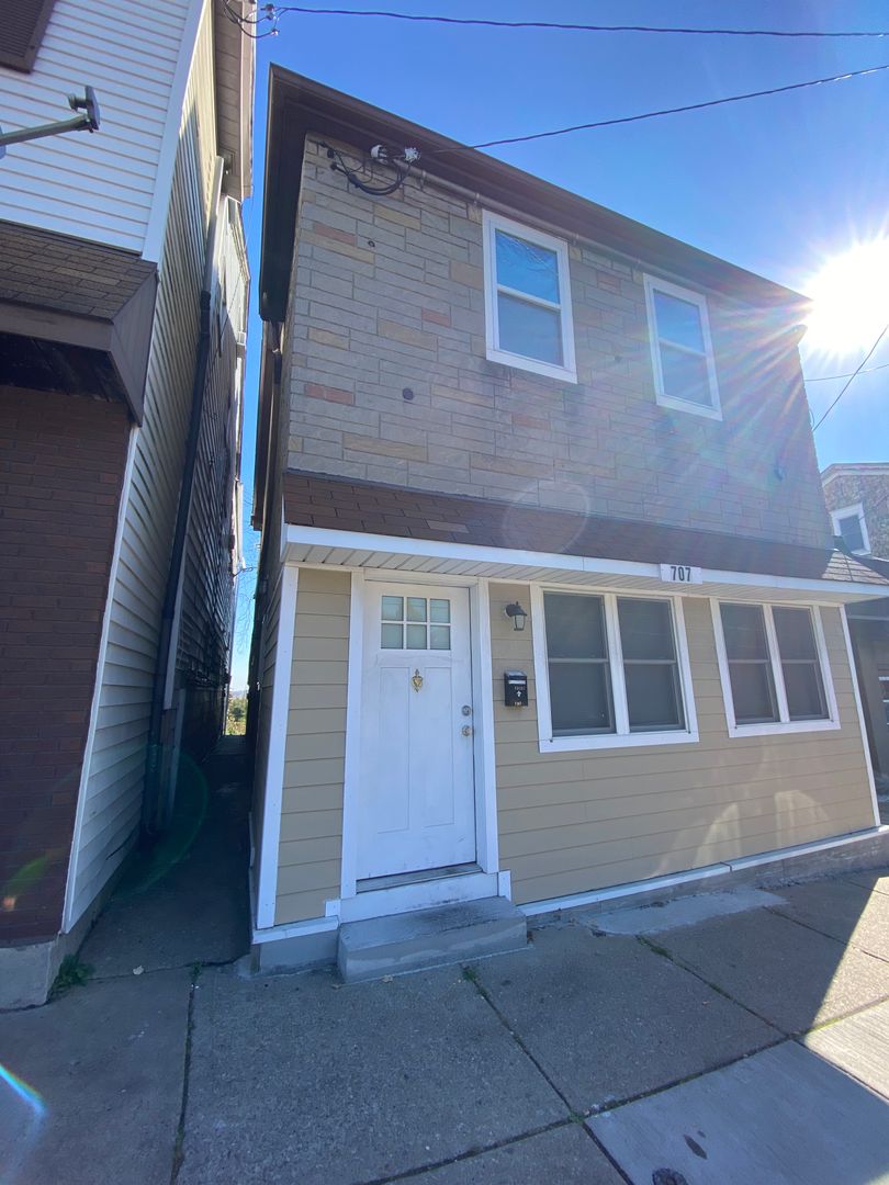 Pittsburgh Apartment: 707 Brownsville Rd