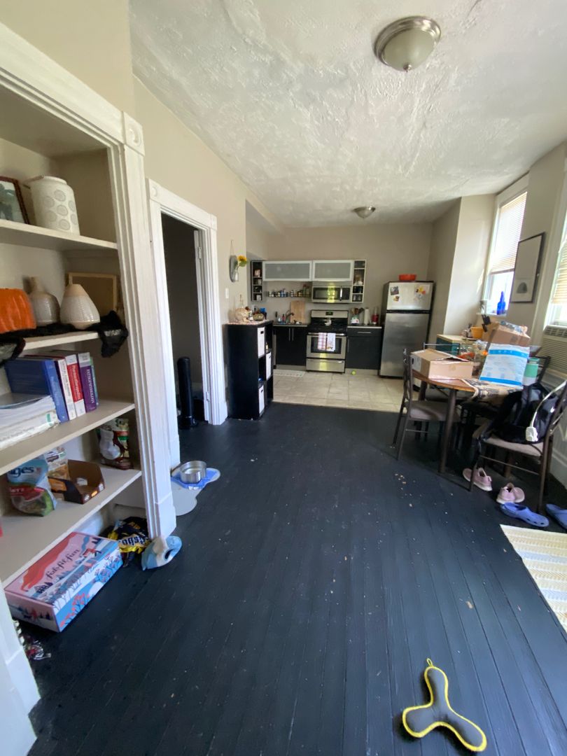 Pittsburgh Apartment: 2647 s 18th St.