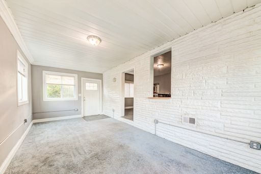 AVAILABLE NOW - 3 Bedroom Home w/ GARAGE! Ask how you can get up to one month of free rent! – photo 1