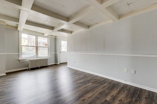 Available NOW - Great 1 Bedroom + den! Ask how you can get up to one month of free rent! – photo 1
