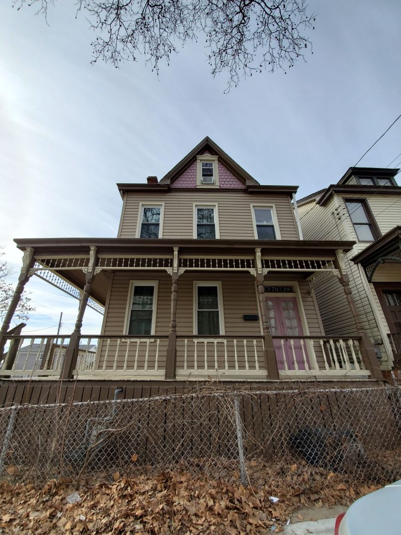 Pittsburgh House: 78 Greenbush Street
