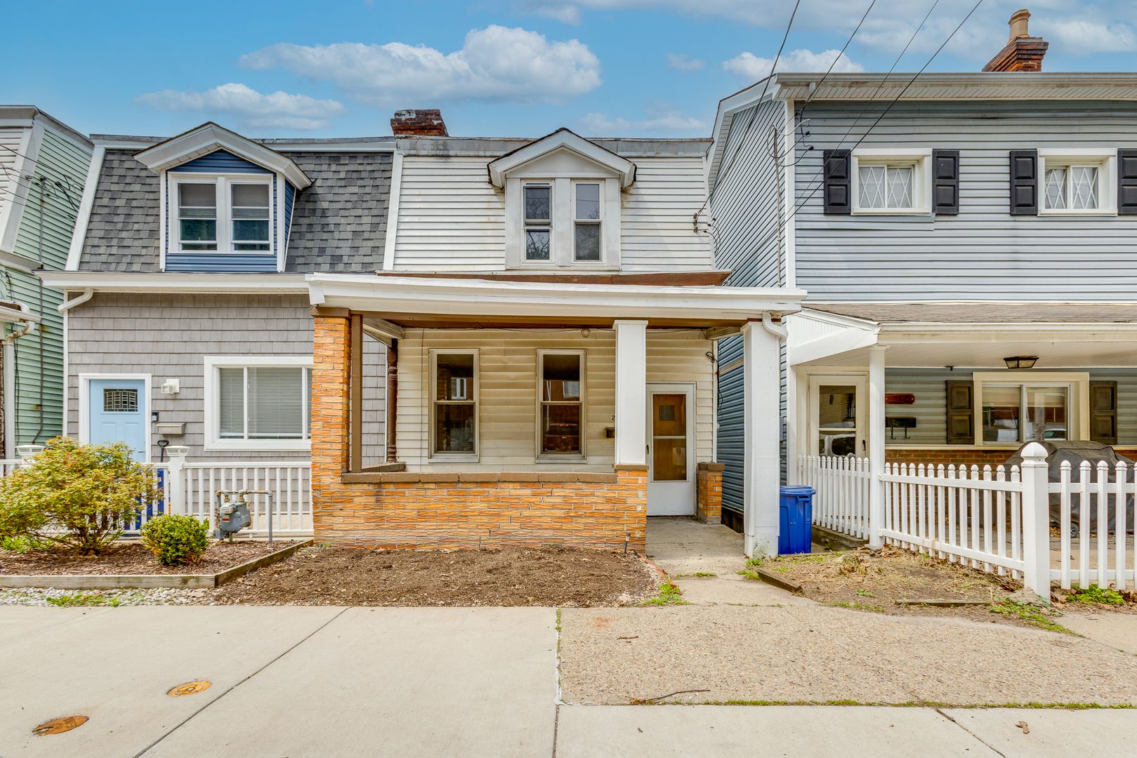 Pittsburgh House: 236 Plymouth St