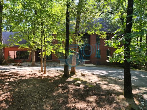 6 Country Oaks Drive, Little Rock, AR 72223-9500