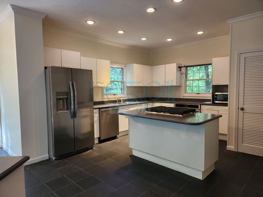 6 Country Oaks Drive, Little Rock, AR 72223-9500