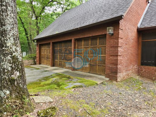 6 Country Oaks Drive, Little Rock, AR 72223-9500