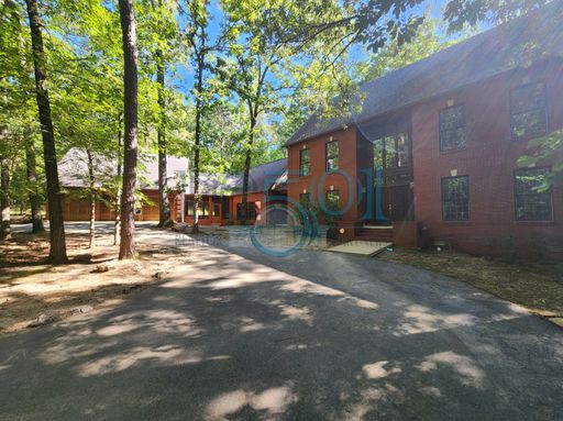 6 Country Oaks Drive, Little Rock, AR 72223-9500