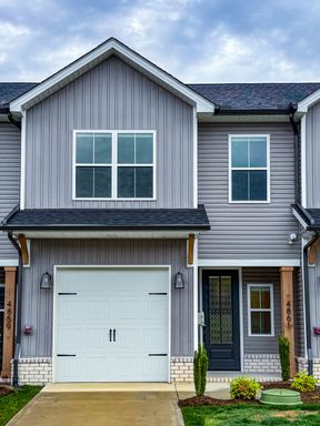 Knoxville 37918 - 3 bedroom, 2.5 bath home – photo 1