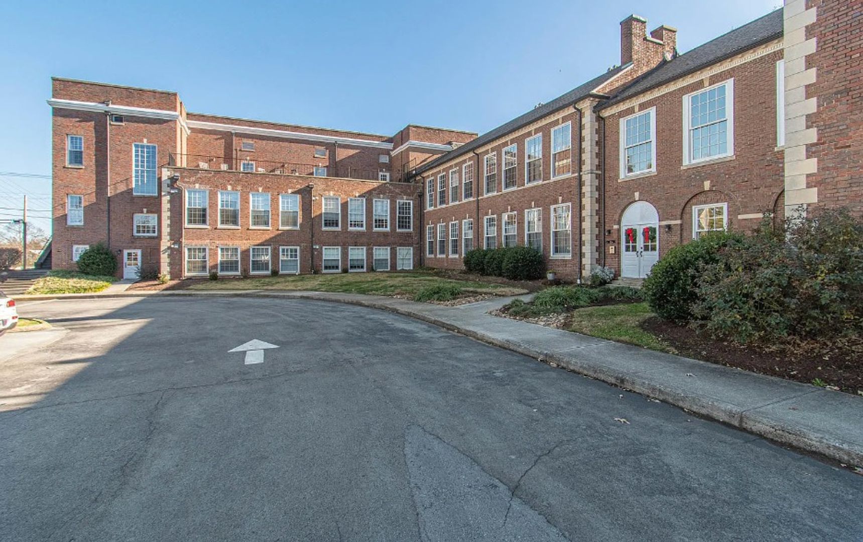 Knoxville House: 140 E Glenwood Ave #106