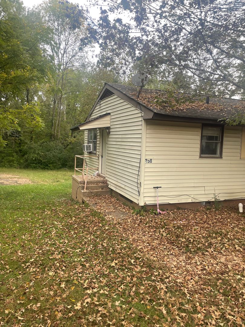 Oak Ridge House: 258 S Dillard Avenue