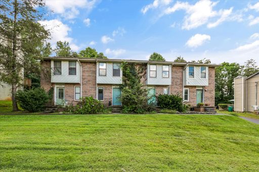 Knoxville 37923 - 2 bedroom, 1.5 bath Apartment – photo 1