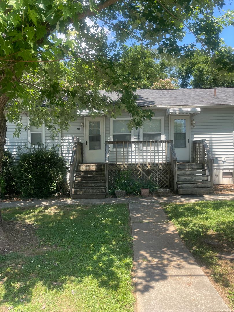 Oak Ridge House: 166 Latimer Rd
