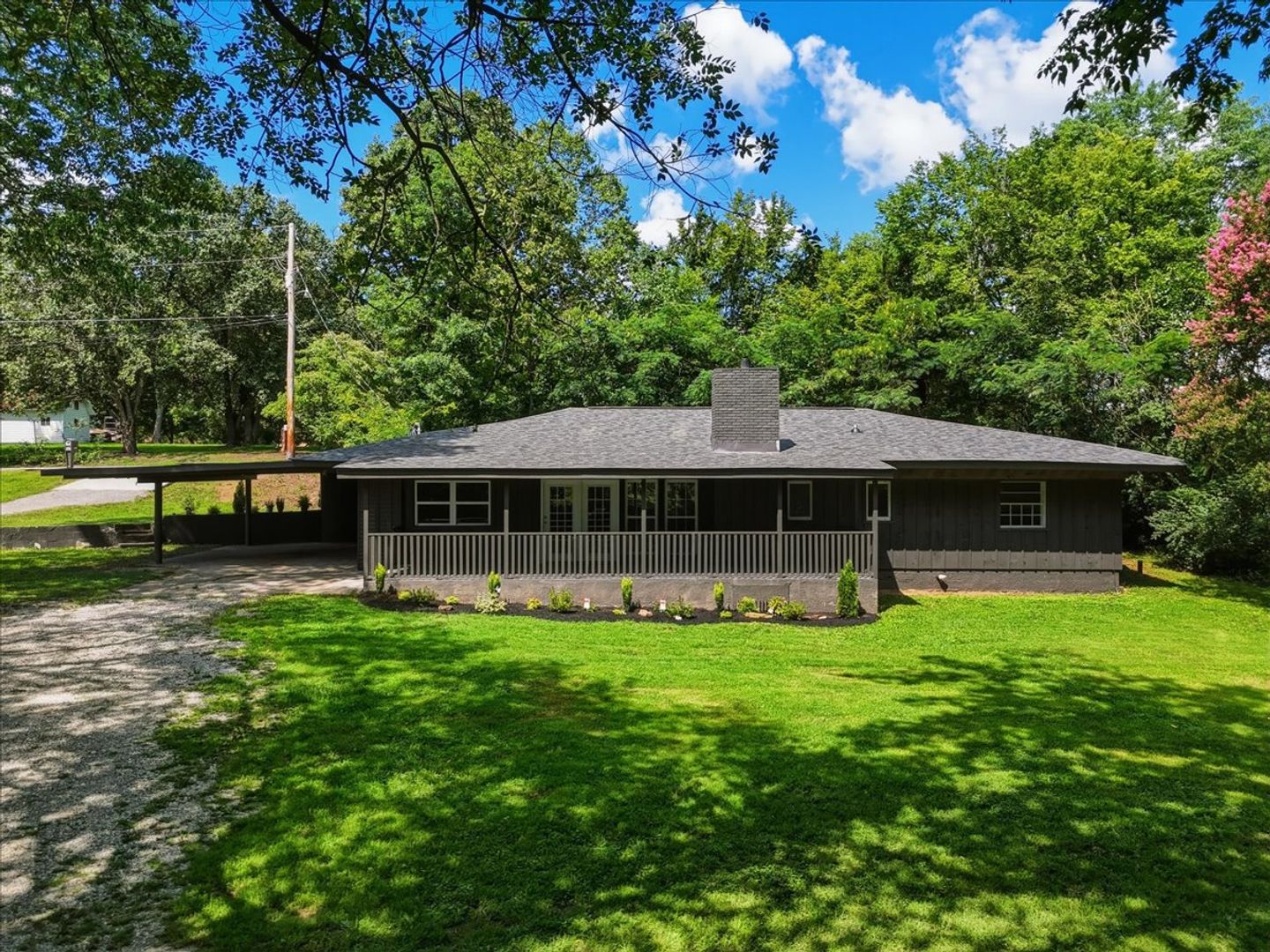 Maryville House: 753 Maple Grove St