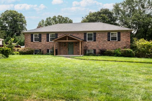 Knoxville 37934 - 4 bedroom 3 bath – photo 1