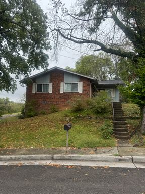 Knoxville 37930 - Spacious 3 Bedroom, 1.5 Bath Home in a convenient Knoxville Location! – photo 1