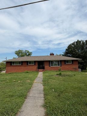 Knoxville 37923 - 3 bedroom 2 bath home located in heart of West Knoxville with separate 1 bedroom/ 1 bath living space downstairs – photo 1