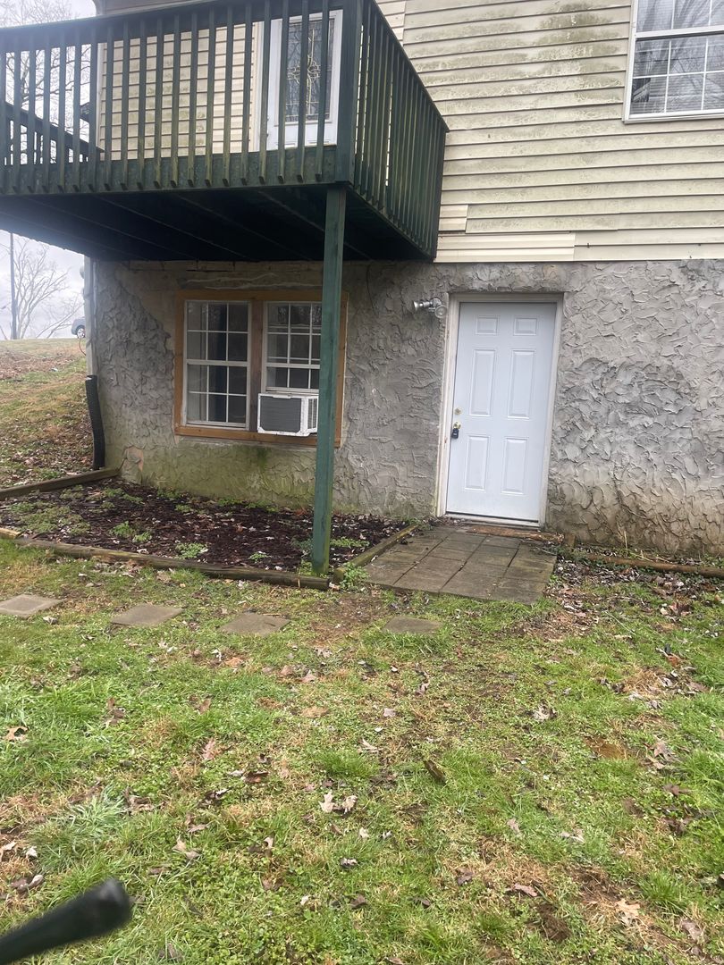 Oak ridge House: 108 E Hunter Circle