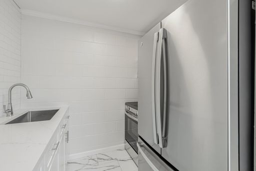 Knoxville 37917 - Newly Renovated Throughout 1 Bedroom Apartment in Park Ridge – photo 1