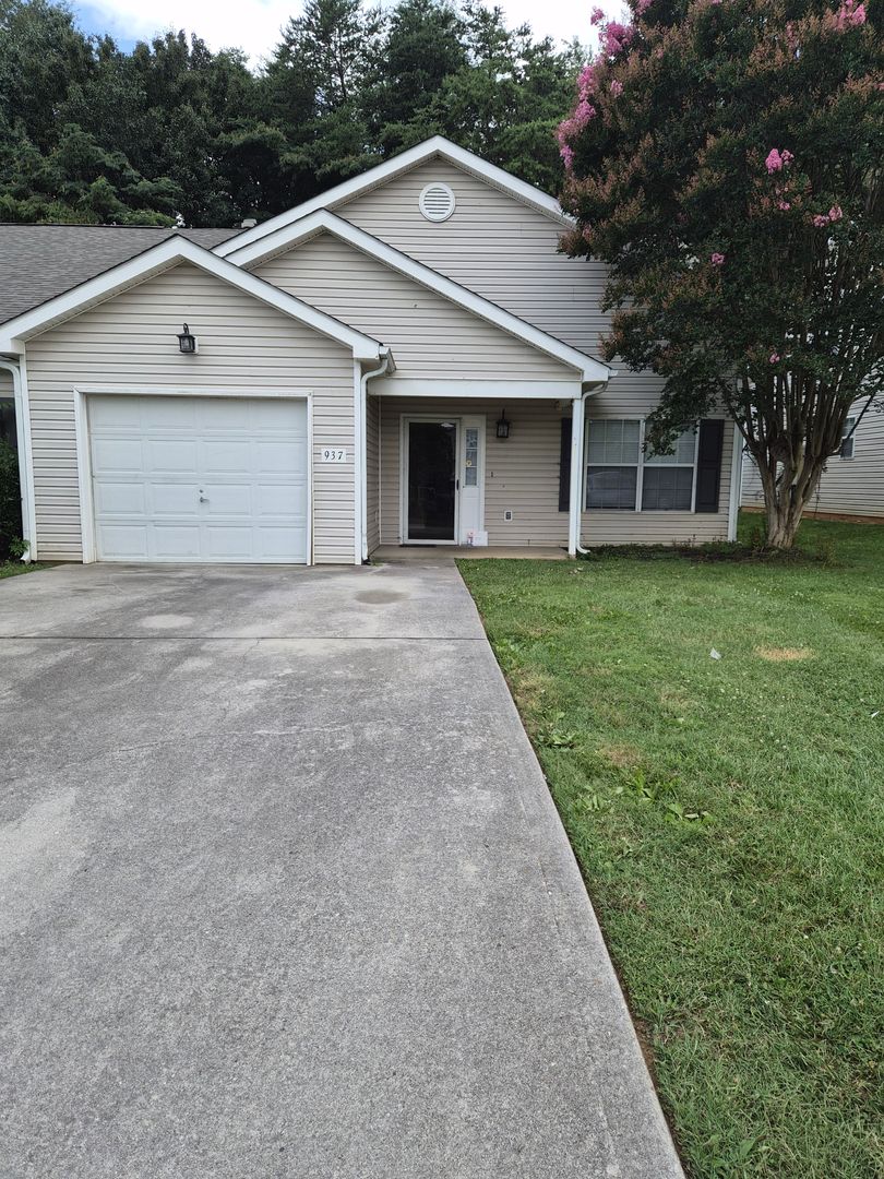 Knoxville House: 937 Ashley Michelle Court