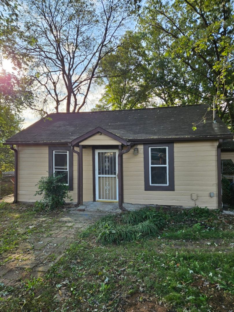 Knoxville House: 198 Hillview Ave