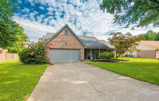 Knoxville 37922 - 3 bedroom, 2 bath home – photo 1