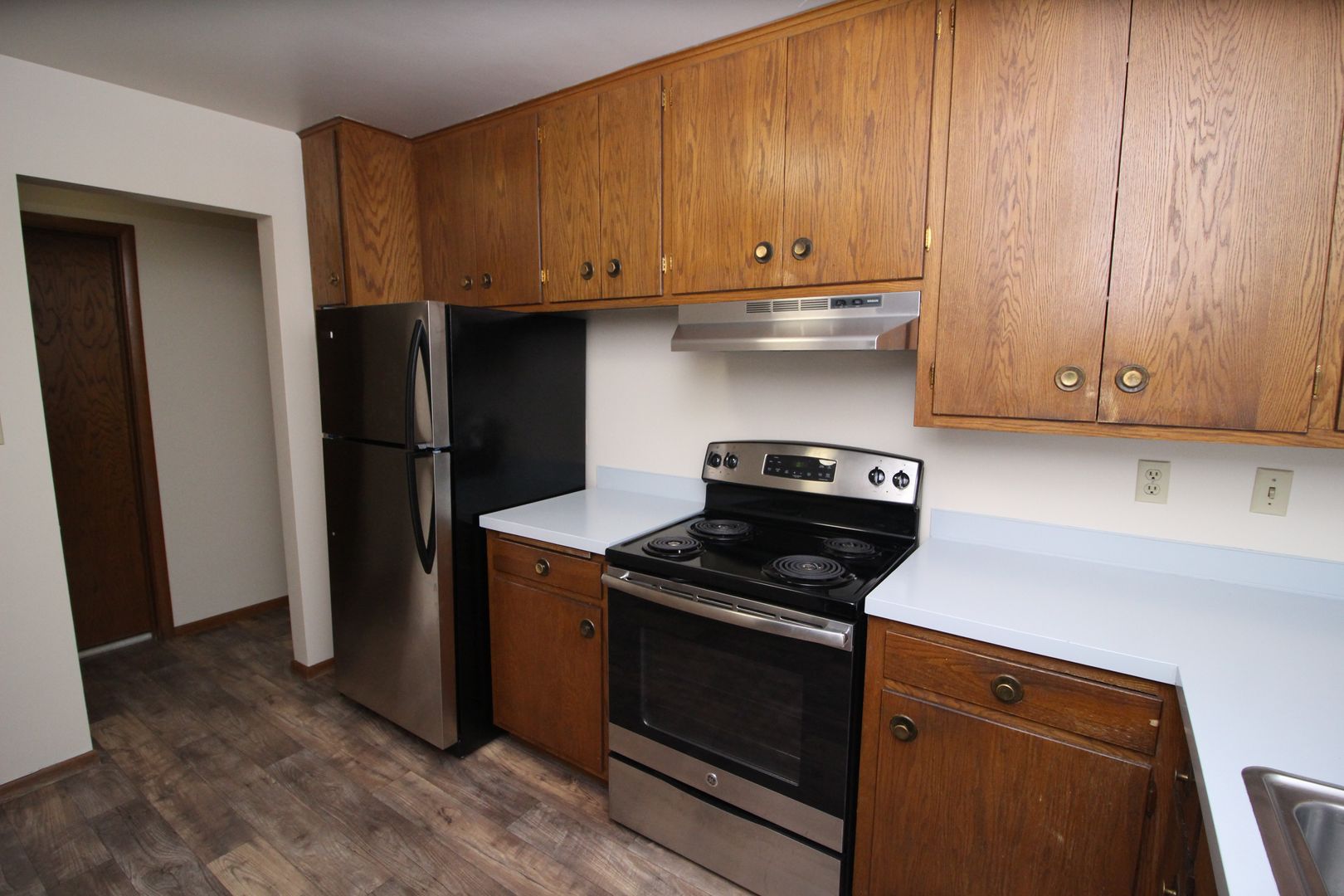 West St. Paul Apartment: 85 & 90 Imperial Dr. W.