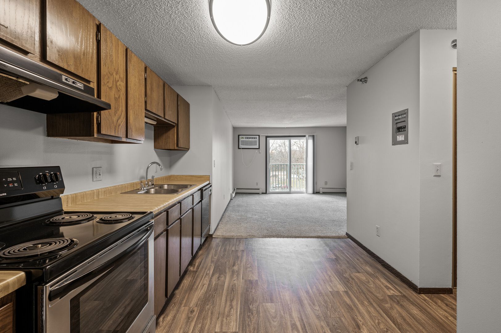 Little Canada Apartment: 165 County Road B2 East